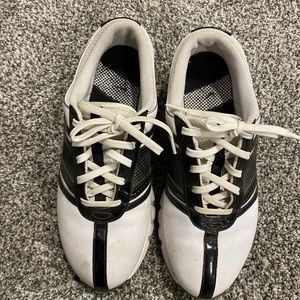Nike women’s size 7.5 golf shoe